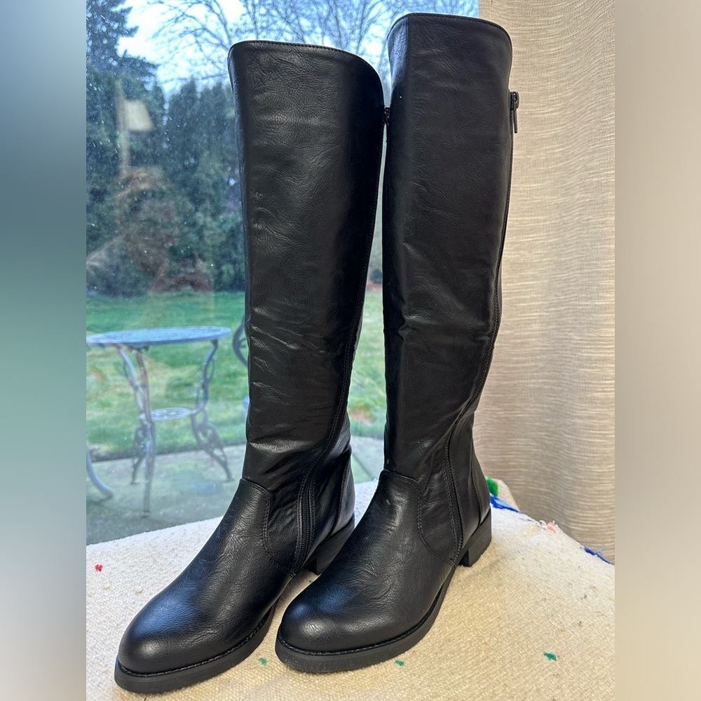 Black Steve Madden boots, size 10